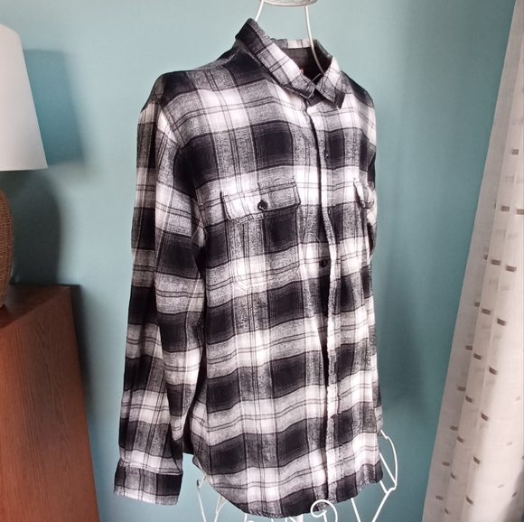 EUC Woolrich Black, Grey, & White Plaid 100% Cotton Flannel Shirt-Men's Size XL - Picture 2 of 6